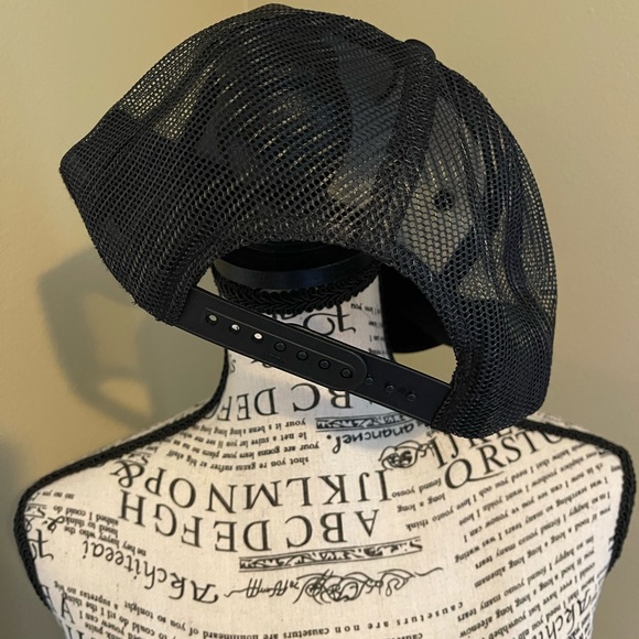 OTTO black mesh trucker hat with podcast SMARTLESS logo & lapel pin - Picture 3 of 4